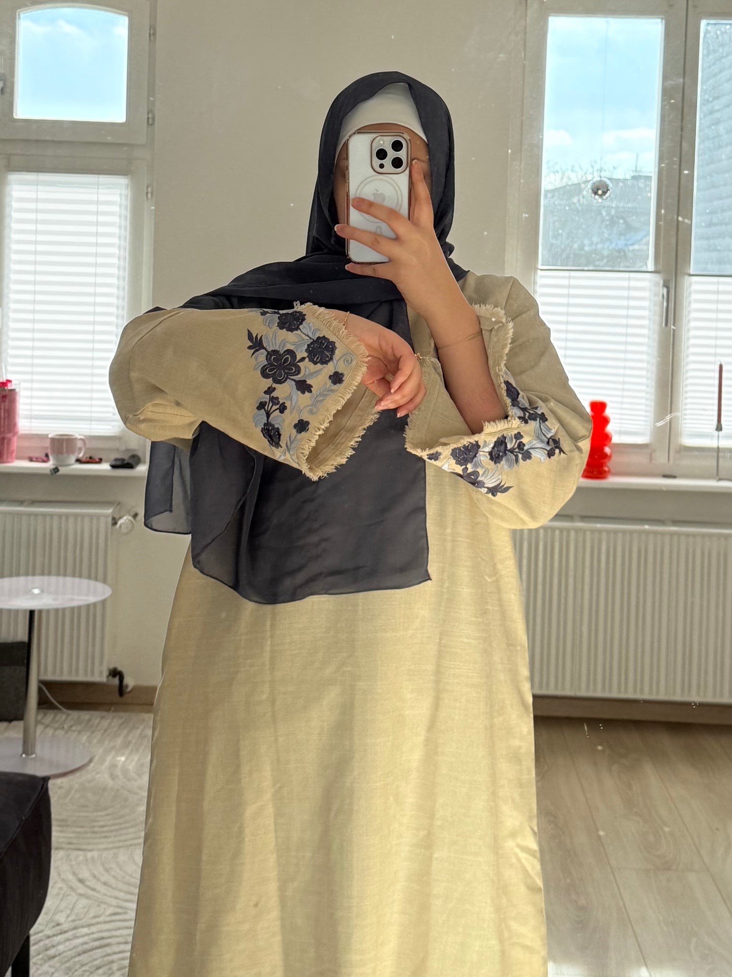 Floral Bestickte Abaya - Zahra