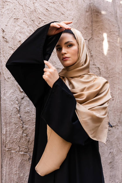 Gerippter Satin Hijab: Weiss